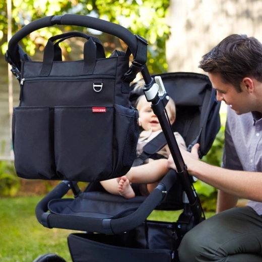 Eenvoudige bevestiging aan de kinderwagen