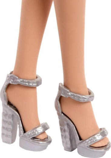 Stijlvolle accessoires: sandalen en ketting