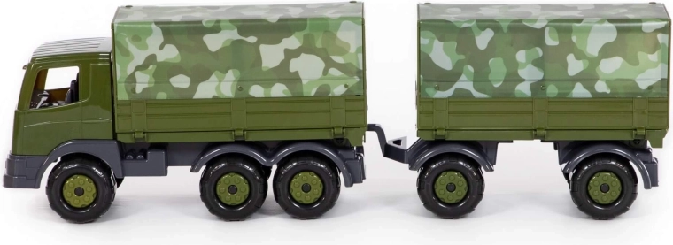 Afgedekte laadbak met camouflage-uiterlijk
