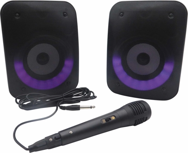 Klaar voor karaoke met microfoon