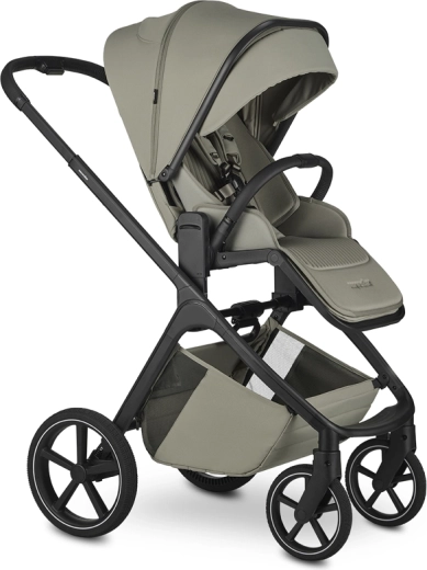 Extra grote kap met UPF 50 en waterafstotende afwerking