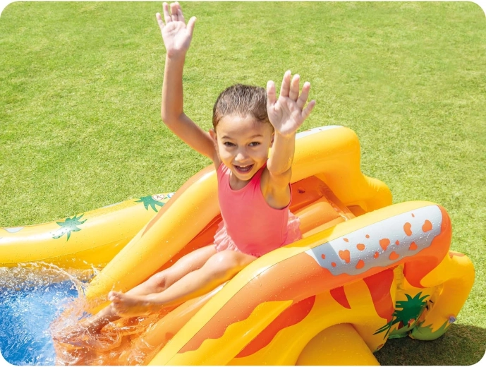 Zachte glijbaan naar ondiep badje