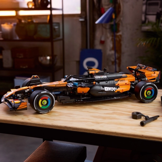 Werkende DRS en zichtbare V6-motor