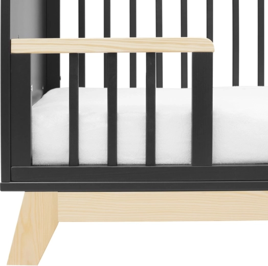 Massief grenen en MDF voor stabiliteit en duurzaamheid