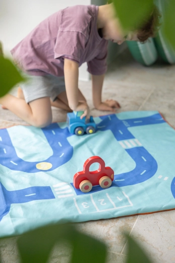 Spelen onderweg: weg voor autootjes