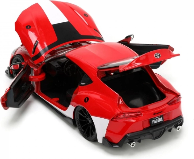 Openende delen en gedetailleerd interieur