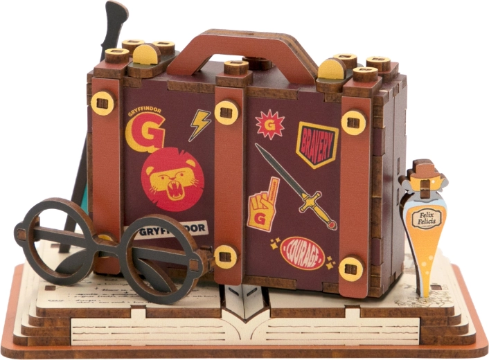 Sokkel met koffer in Harry Potter-stijl