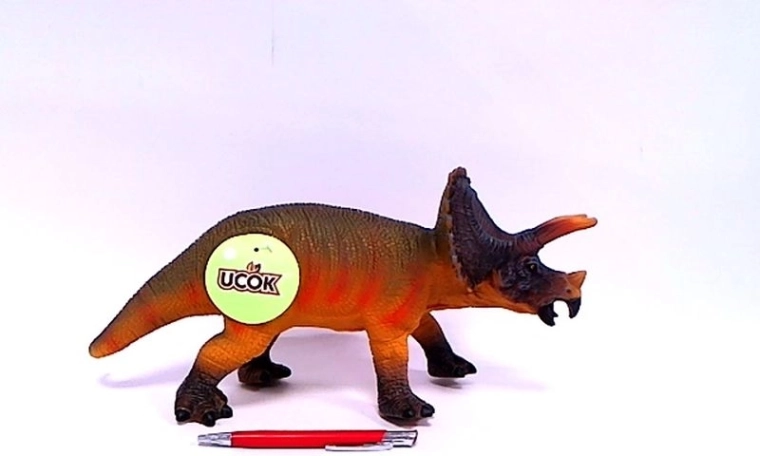 Zachte Triceratops-dinosaurus met geluid