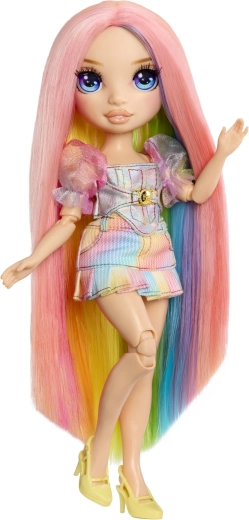 Beweegbare pop in een modieuze outfit