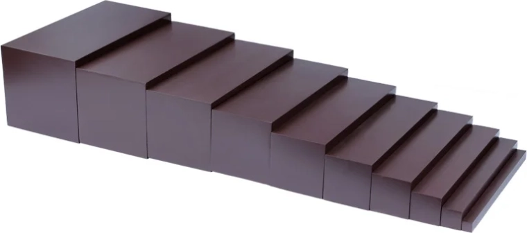 Moyo Montessori bruine trap