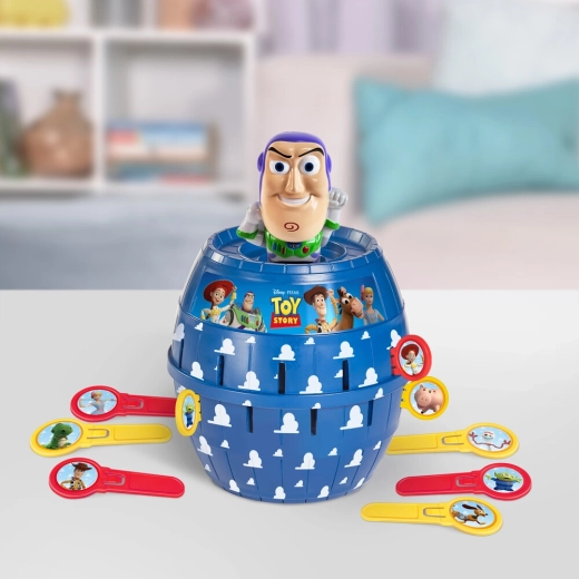 Toy Story-design en zwaarden met personages