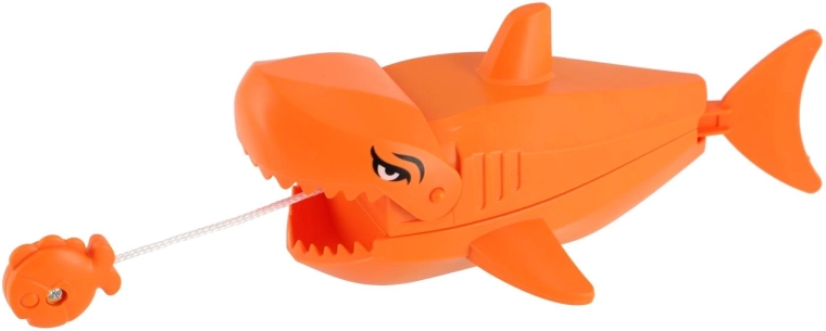 Beweegt over het wateroppervlak na het opwinden