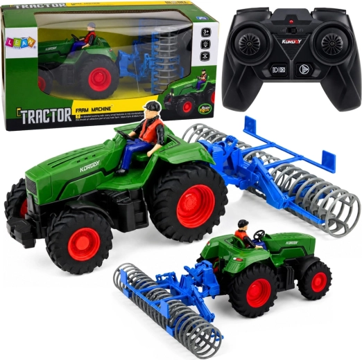 Groene RC-tractor met veldwals en boerenfiguur 1:24