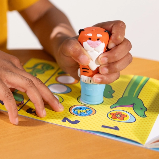 Tijgerstempel die stickers afdrukt