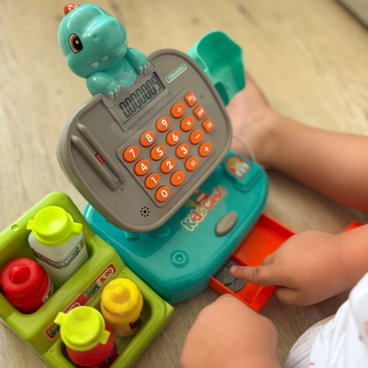 Werkende rekenmachine en geldlade