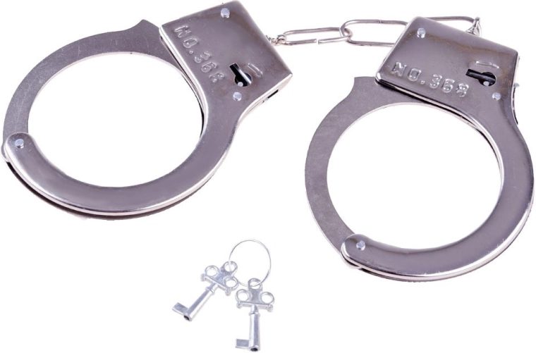 2 sleutels in de verpakking en verbinding met ketting