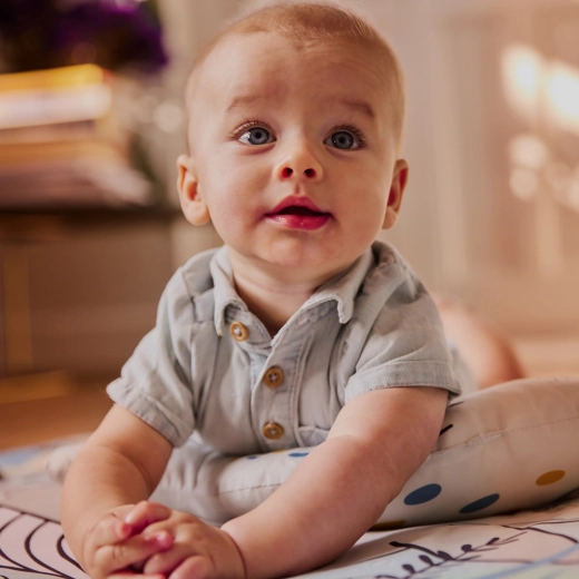 Zachte vulling en ondersteuning voor tummy time