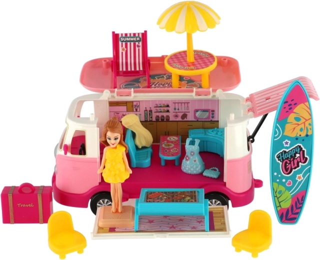 Openslaande camper met volledig ingerichte binnenkant