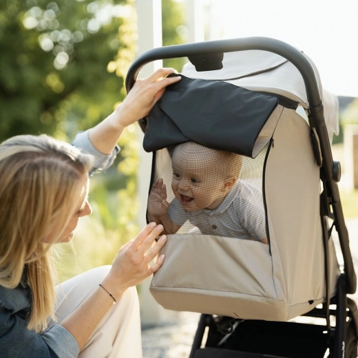 Kap met UPF 50+ en altijd zicht op je kind