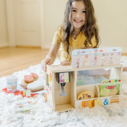 Houten balie met vakjes voor overzichtelijke presentatie