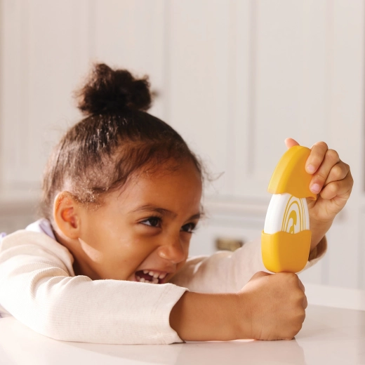 Duurzaam plastic en formaat voor kinderhanden