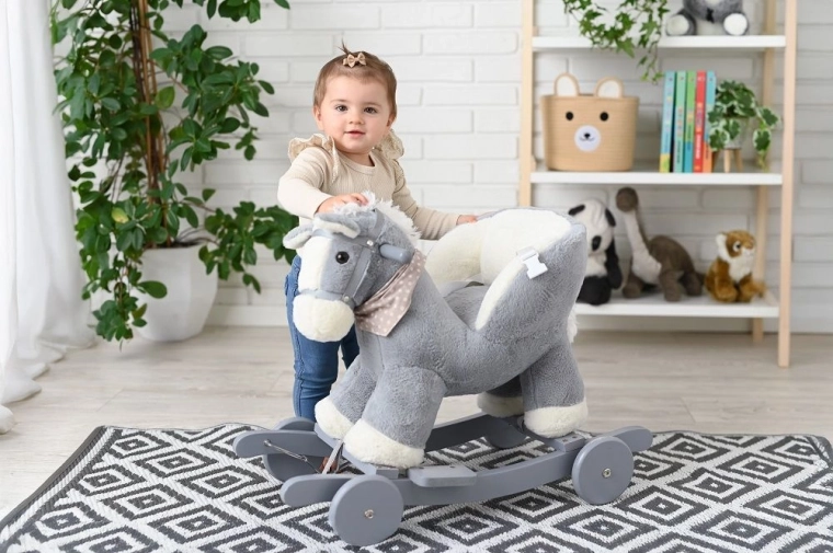 Zacht pluchen paard voor comfortabel rijden