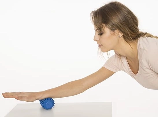 Eenvoudige self-massage van onderarmen, benen en voeten