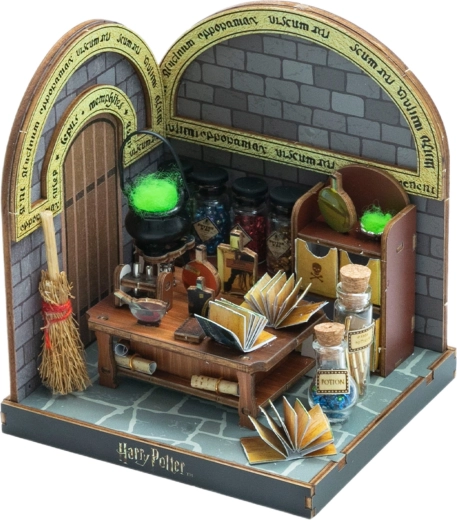 Gedetailleerd mini diorama van het toverdrankenlokaal