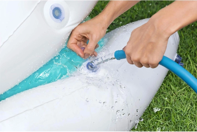 Stabiele met water gevulde basis