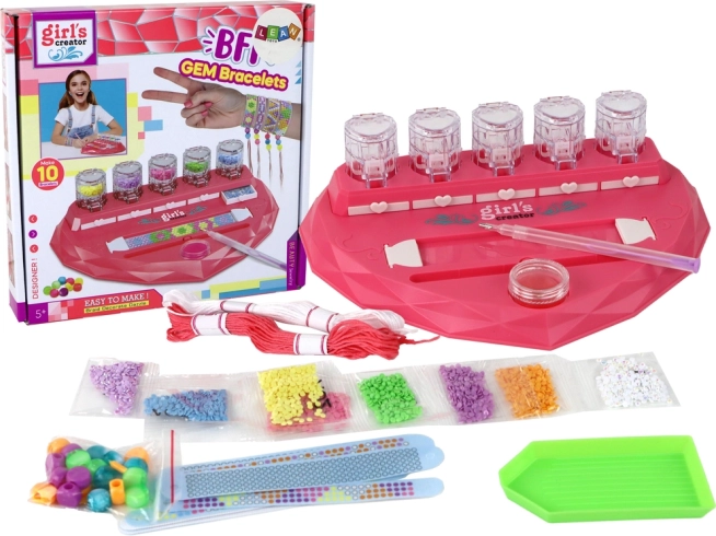 creatieve set voor het maken van armbanden met steentjes in een hartvormige organizer