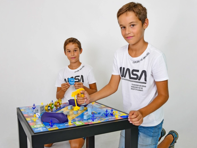Familiestrategiespel in de wereld van scheepvaart