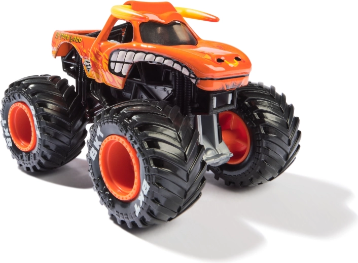 Grote rubberen wielen en hoog chassis