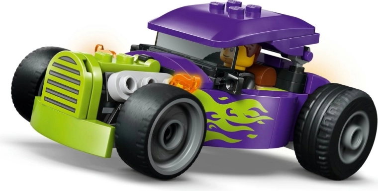 Geweldig design met vlammen en grote wielen