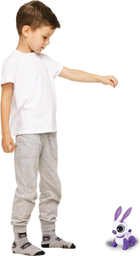 Beweegt vooruit en achteruit en vrolijk dansen