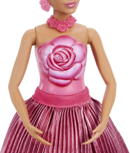 Gedetailleerde bloemenoutfit en accessoires