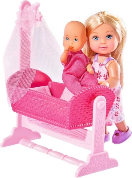 Pop Evi Love met baby en wiegje