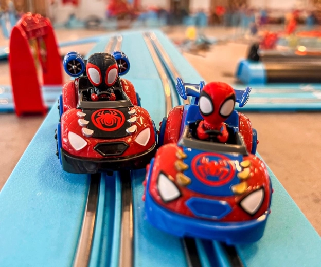 Racebaan met Marvel-helden