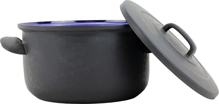 Donkerblauw emaille voor gelijkmatig koken