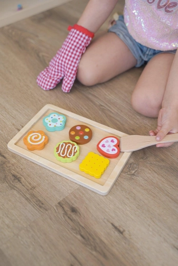 Houten set koekjes en cookies voor de kinderkeuken