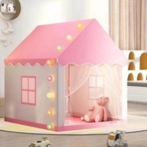 Roze speeltentje in de vorm van een huisje