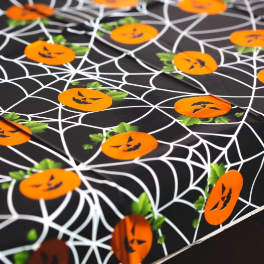 Halloween-tafelkleed met aluminiumlook 137 × 183 cm – pompoenen en spinnenwebben