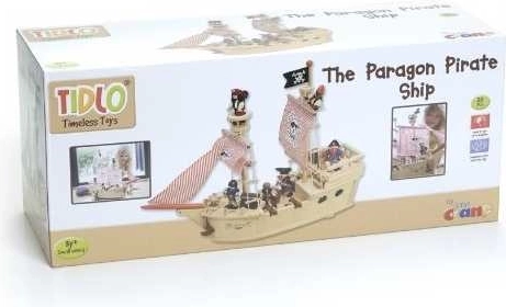 Houten schip met stoffen zeilen