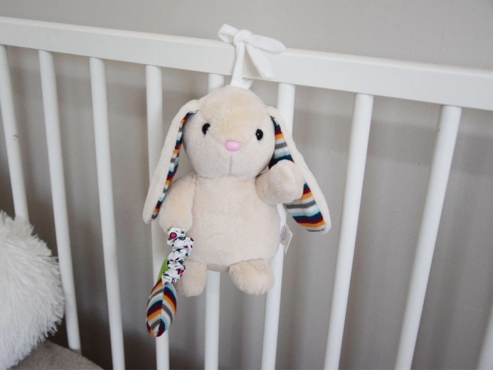 Eenvoudig te bevestigen aan ledikant of kinderwagen