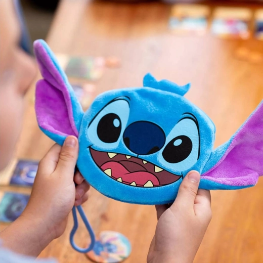 Pluchen zakje en reizende Stitch-fiche in de verpakking