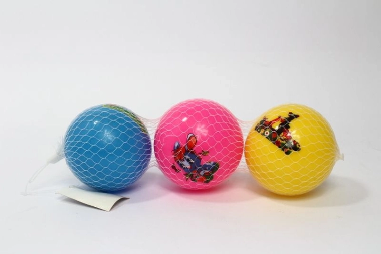 Set van drie gekleurde balletjes in een netje