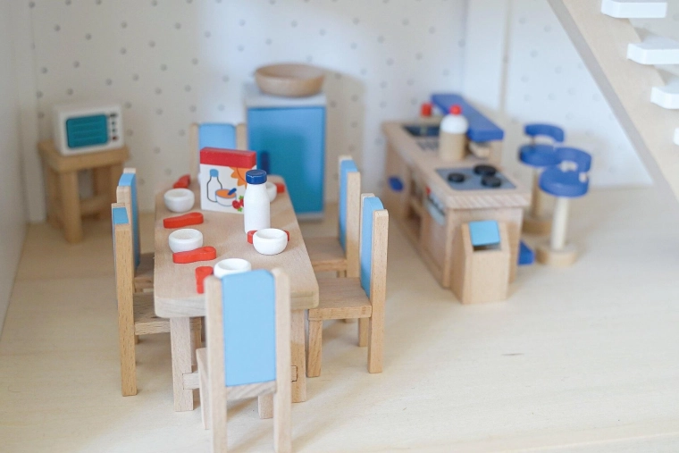Complete keuken en eethoek voor het poppenhuis