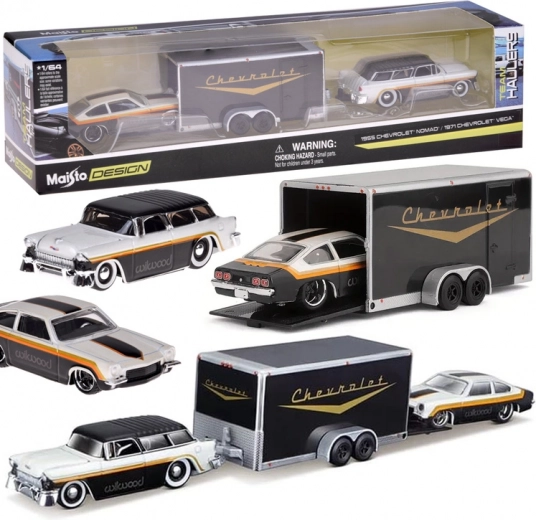 Maisto metalen auto's Chevrolet Nomad 1955 en Chevrolet Vega 1971 met aanhanger
