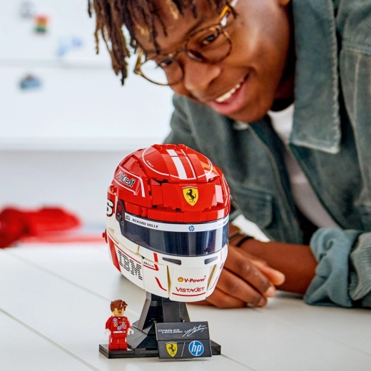Minifiguur en standaard voor verzamelpresentatie