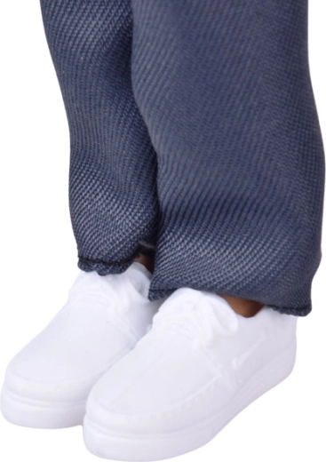 Complete outfit inclusief sneakers