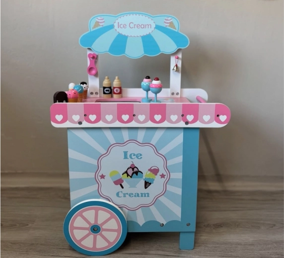 Mobiele ijssalon op wielen